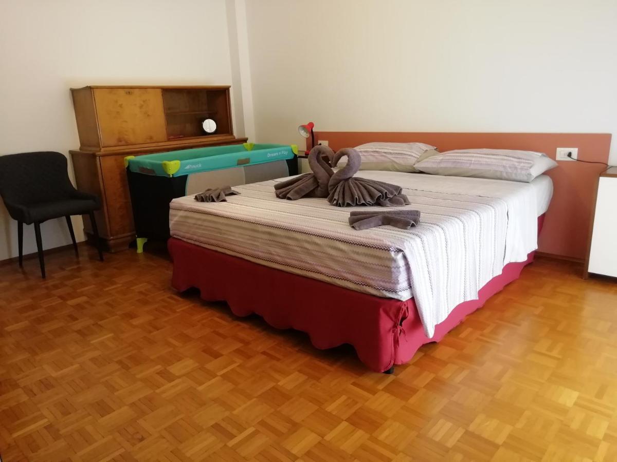 Rosso Tirano Apartment Bagian luar foto