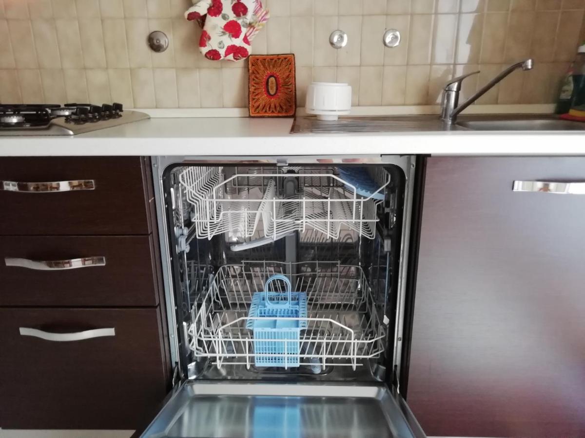 Rosso Tirano Apartment Bagian luar foto