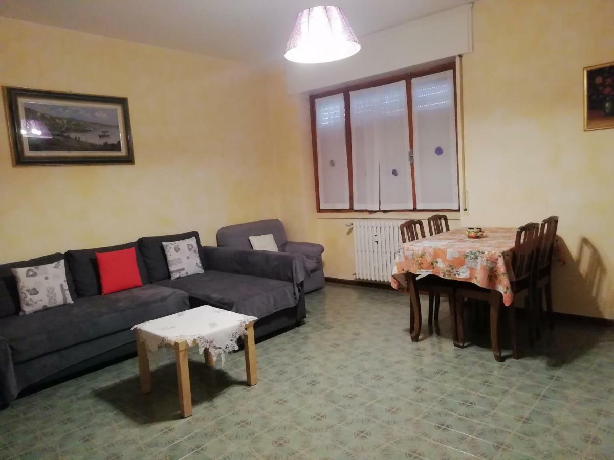 Rosso Tirano Apartment Bagian luar foto
