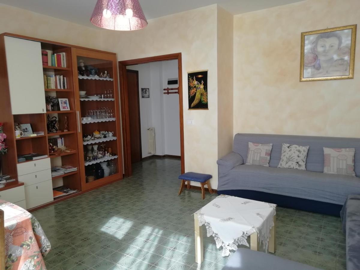 Rosso Tirano Apartment Bagian luar foto