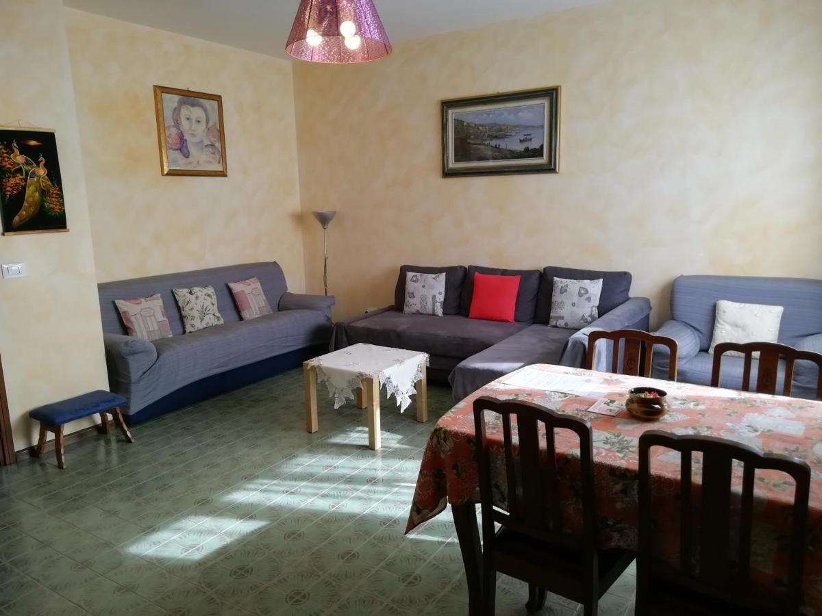Rosso Tirano Apartment Bagian luar foto
